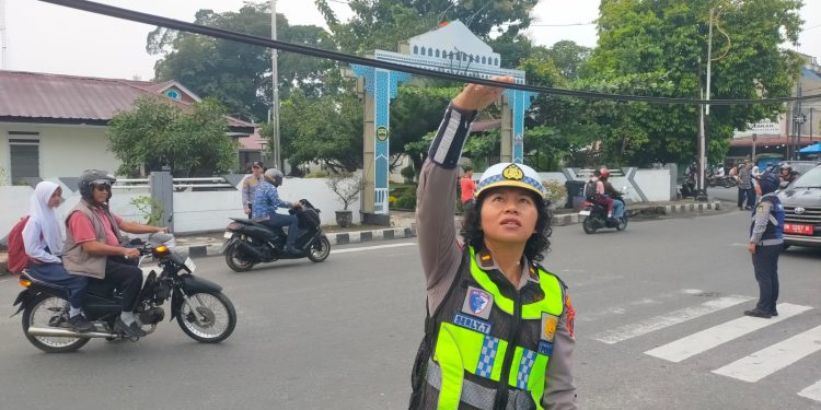 Bukan Sekadar Kabel Berantakan! Satlantas Siantar Deteksi Ancaman Keselamatan di Jalan Kartini