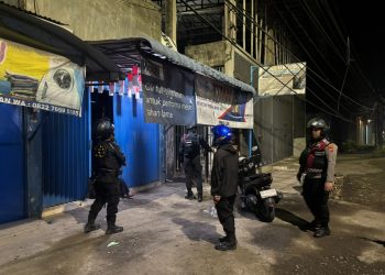 Patroli Dini Hari, Tim Macan Polres Pelabuhan Belawan Amankan Pedang Samurai