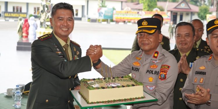 Bukan Sekadar Ucapan, Polres Pematangsiantar Hadir Langsung Rayakan HUT TNI ke-81