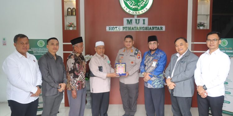 Kapolres Pematangsiantar Sambangi MUI, Sinergi Ulama-Polisi Diperkuat Jaga Kamtibmas Kapolres Pematangsiantar Sambangi MUI, Sinergi Ulama-Polisi Diperkuat Jaga Kamtibmas