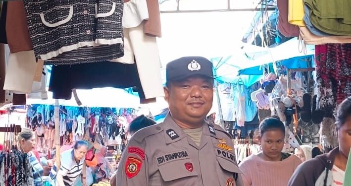 Siang Hari, Polsek Siantar Barat Patroli Jalan Kaki Sasar 3C di Pasar Horas Siang Hari, Polsek Siantar Barat Patroli Jalan Kaki Sasar 3C di Pasar Horas
