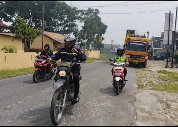 Gerak Cepat di Sait Borno: Sinergi Polres Simalungun Bersihkan Material Longsor Lingkar Danau Toba