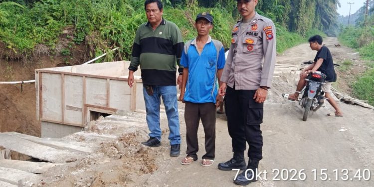 Janji 4 Bulan, Molor Jadi 8 Bulan: Polsek Dolok Silau Cek Progres Jembatan Pasca Longsor