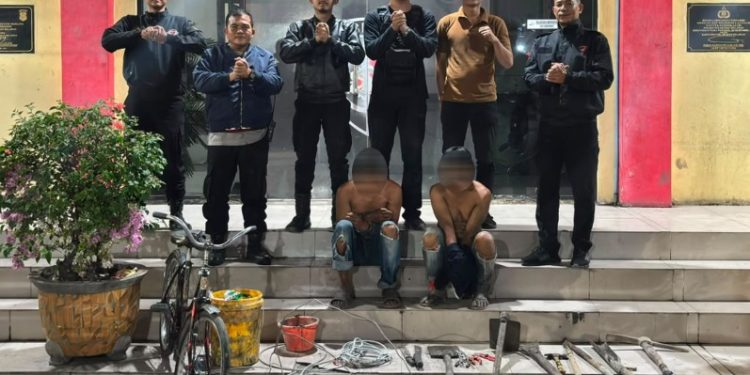 Patroli Dini Hari, Tim Macan Terkam Terduga 2 Pelaku Pencurian Kabel Fiber Optik Patroli Dini Hari, Tim Macan Terkam Terduga 2 Pelaku Pencurian Kabel Fiber Optik