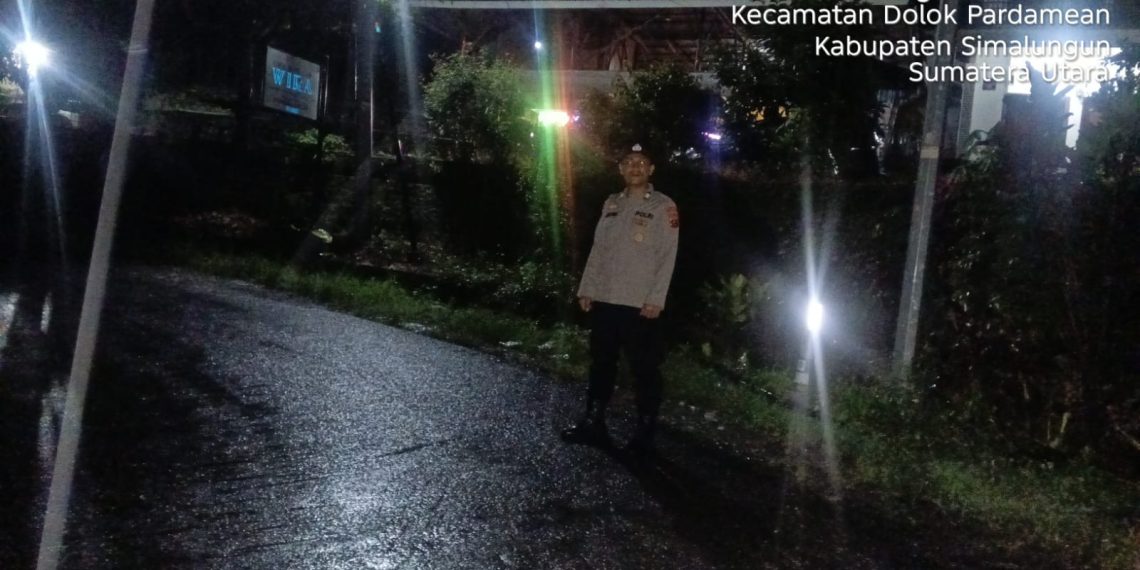Tak Peduli Cuaca Buruk! Respons Kilat Polres Simalungun Urai Macet Setelah Warga Lapor Lewat "Halo Kapolres" Tak Peduli Cuaca Buruk! Respons Kilat Polres Simalungun Urai Macet Setelah Warga Lapor Lewat “Halo Kapolres”