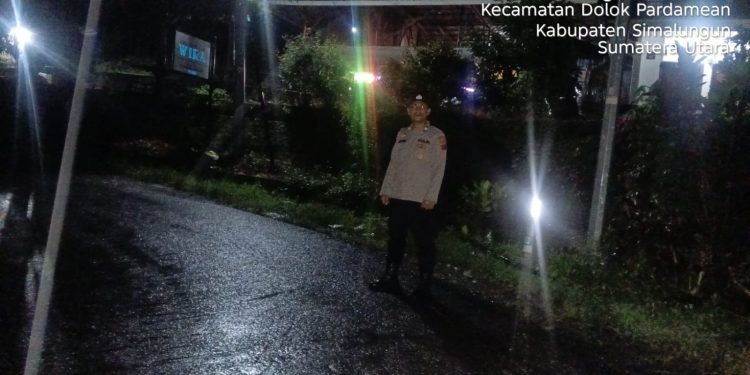 Tak Peduli Cuaca Buruk! Respons Kilat Polres Simalungun Urai Macet Setelah Warga Lapor Lewat “Halo Kapolres”