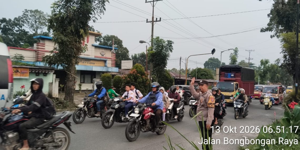 Cegah Macet dan Kecelakaan, Personel Polsek Siantar Martoba Siaga di Simpang Karangsari