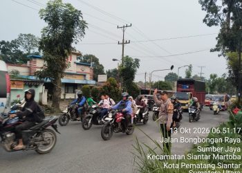 Cegah Macet dan Kecelakaan, Personel Polsek Siantar Martoba Siaga di Simpang Karangsari