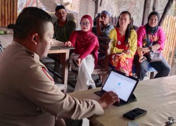 Bantu Pendataan Perlinsos, Bhabinkamtibmas Siantar Selatan Turun Langsung Sambangi Warga