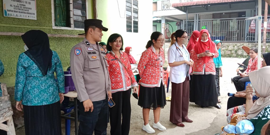 Polri Hadir di Tengah Masyarakat, Bhabinkamtibmas Siantar Barat Dukung Pemantauan Kesehatan Balita