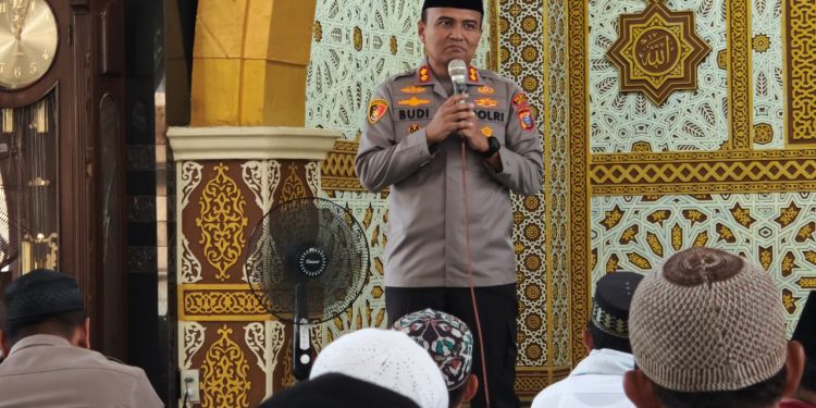 Jumat Keliling di Masjid Agung Sibolga, Kapolres AKBP Budi Prasetyo Serap Aspirasi dan Soroti Ancaman Narkoba Jumat Keliling di Masjid Agung Sibolga, Kapolres AKBP Budi Prasetyo Serap Aspirasi dan Soroti Ancaman Narkoba