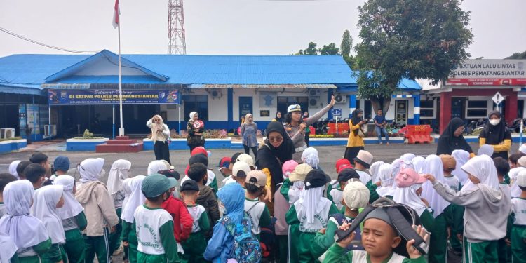 Bangun Generasi Sadar Keselamatan Jalan, AKP Simon E. Simatupang Jadikan Polisi Sahabat Anak