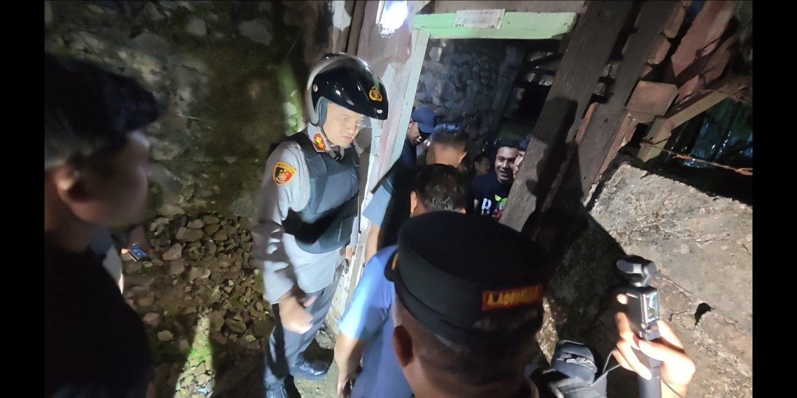 Pimpin Langsung Gerebek Sarang Narkoba di Sibolga, AKBP Budi Prasetyo Amankan Tiga Pria dan Sita Sabu Pimpin Langsung Gerebek Sarang Narkoba di Sibolga, AKBP Budi Prasetyo Amankan Tiga Pria dan Sita Sabu