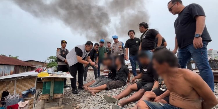 Tiga Residivis Kembali Terseret Kasus Narkoba, 6 Pelaku Diringkus saat Penggerebekan di Rel Tembung