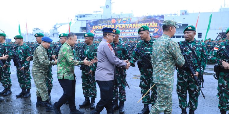 Pulang dari Medan Tugas Papua, Prajurit Yonif 121/MK Disambut di Belawan, Dansat Brimob Sumut Turut Hadir