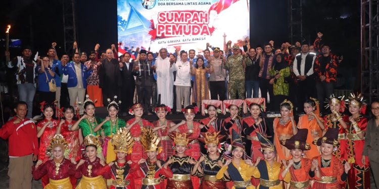 KNPI Pematangsiantar Gelar Kirab Kebangsaan dan Doa Lintas Agama, Wesly Silalahi Bacakan Ikrar Pemuda KNPI Pematangsiantar Gelar Kirab Kebangsaan dan Doa Lintas Agama, Wesly Silalahi Bacakan Ikrar Pemuda
