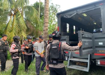 SATBRIMOB POLDA SUMUT BERSAMA DITRESNARKOBA GEREBEK SARANG NARKOBA DI MEDAN, DELAPAN PRIA DIAMANKAN