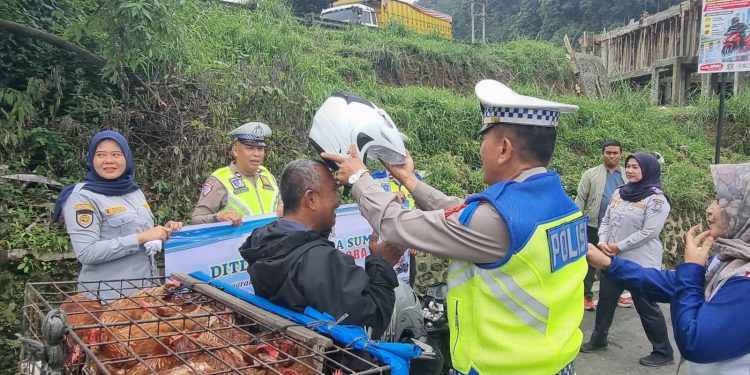 Polda Sumut Gencarkan Edukasi Keselamatan Berlalu Lintas di Tiga Lokasi dalam Operasi Patuh Toba 2026 Polda Sumut Gencarkan Edukasi Keselamatan Berlalu Lintas di Tiga Lokasi dalam Operasi Patuh Toba 2026