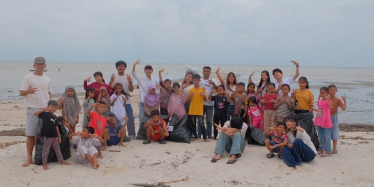 Koranger Gelar Sosialisasi dan Aksi Bersih Pantai Bersama Anak-Anak di Pantai Mangrove Sei Nagalawan