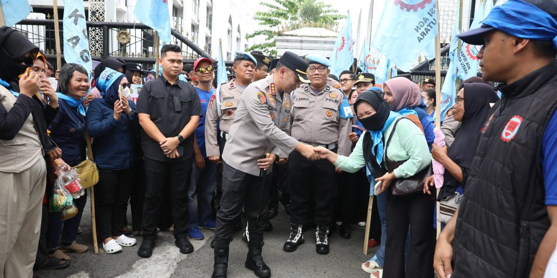 Polisi Bersama Masyarakat, Aksi Buruh Berlangsung Aman, Pimpinan Aksi Apresiasi Polrestabes Medan   