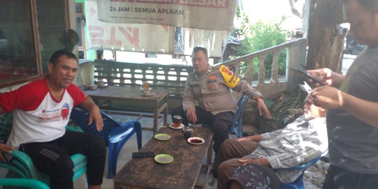 Sambangi Warga Jalan Singosari, Bhabinkamtibmas Siantar Barat Perkuat Kemitraan dan Pesan Kamtibmas