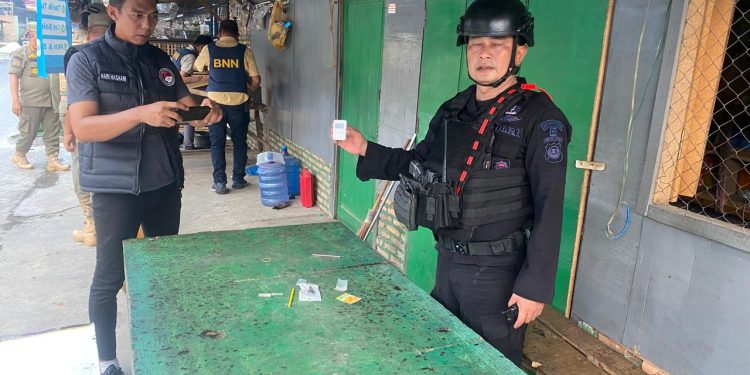Brimob Sumut dan Polres Sergai Bersinergi dalam Operasi Sarang Narkoba, 12 Orang Diamankan