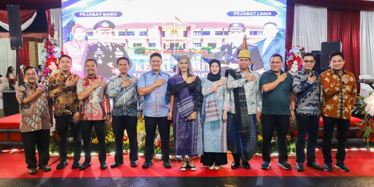 Wesly Silalahi Lepas Sah Udur, Sambut Dhana Noer Kurniawan sebagai Kapolres Pematangsiantar