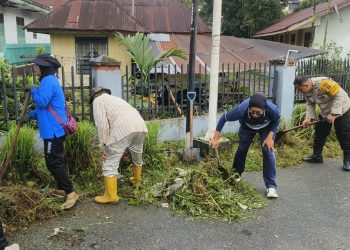 Peduli Lingkungan dan Cegah Banjir, Polsek Siantar Barat Bersinergi dengan Warga Simarito