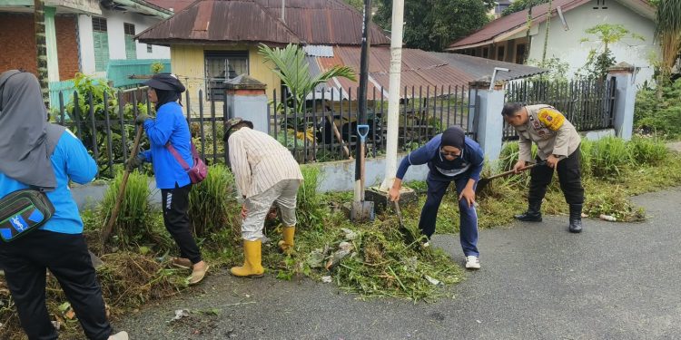 Peduli Lingkungan dan Cegah Banjir, Polsek Siantar Barat Bersinergi dengan Warga Simarito